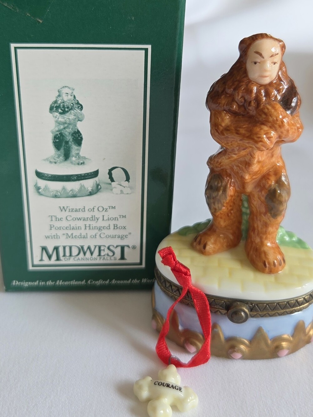 The Wizard of Oz Cowardly Lion Porcelain Hinged Box And Medal Of Courage